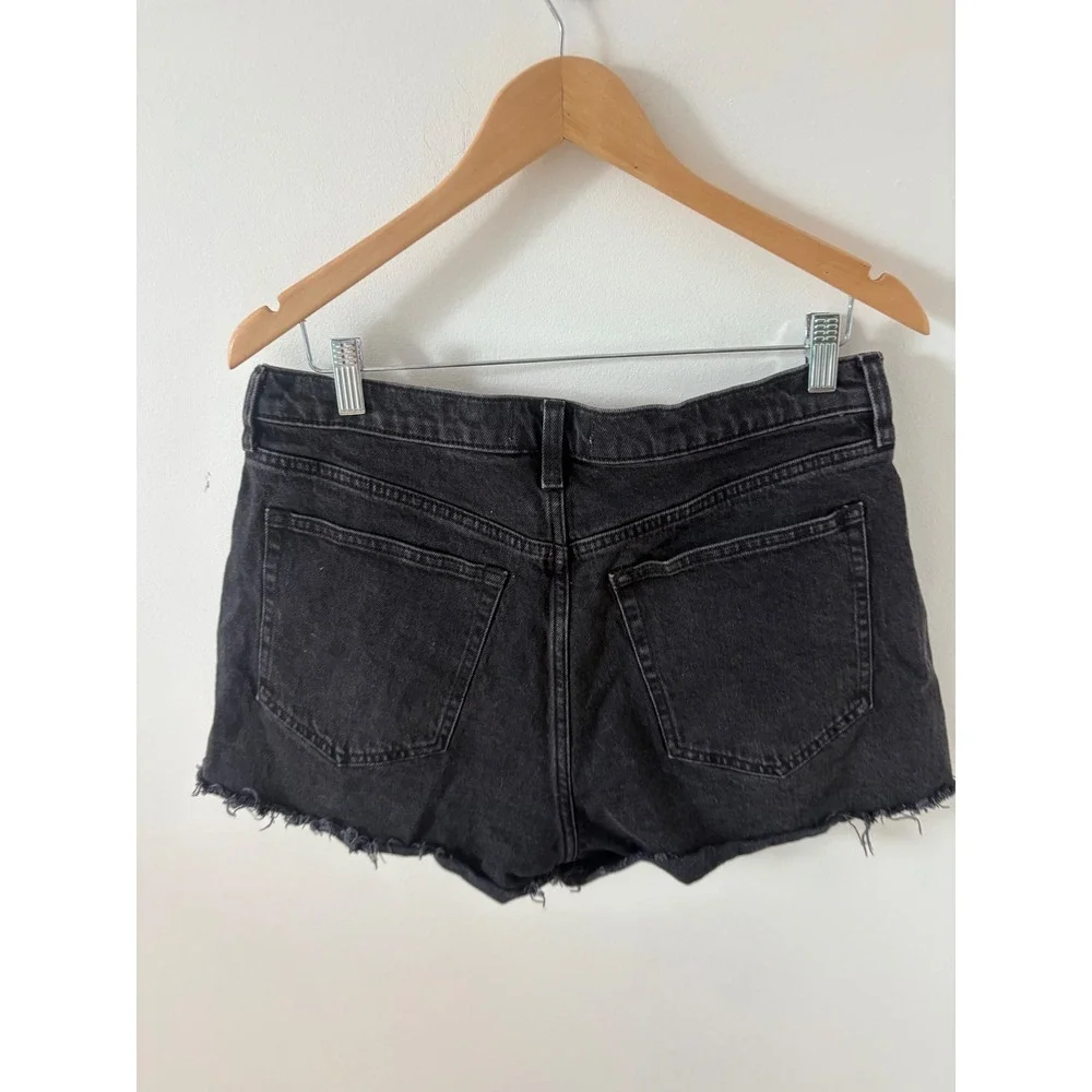 Abercrombie & Fitch The Mom Short High Rise Washed Black Denim Raw Hem 31 12